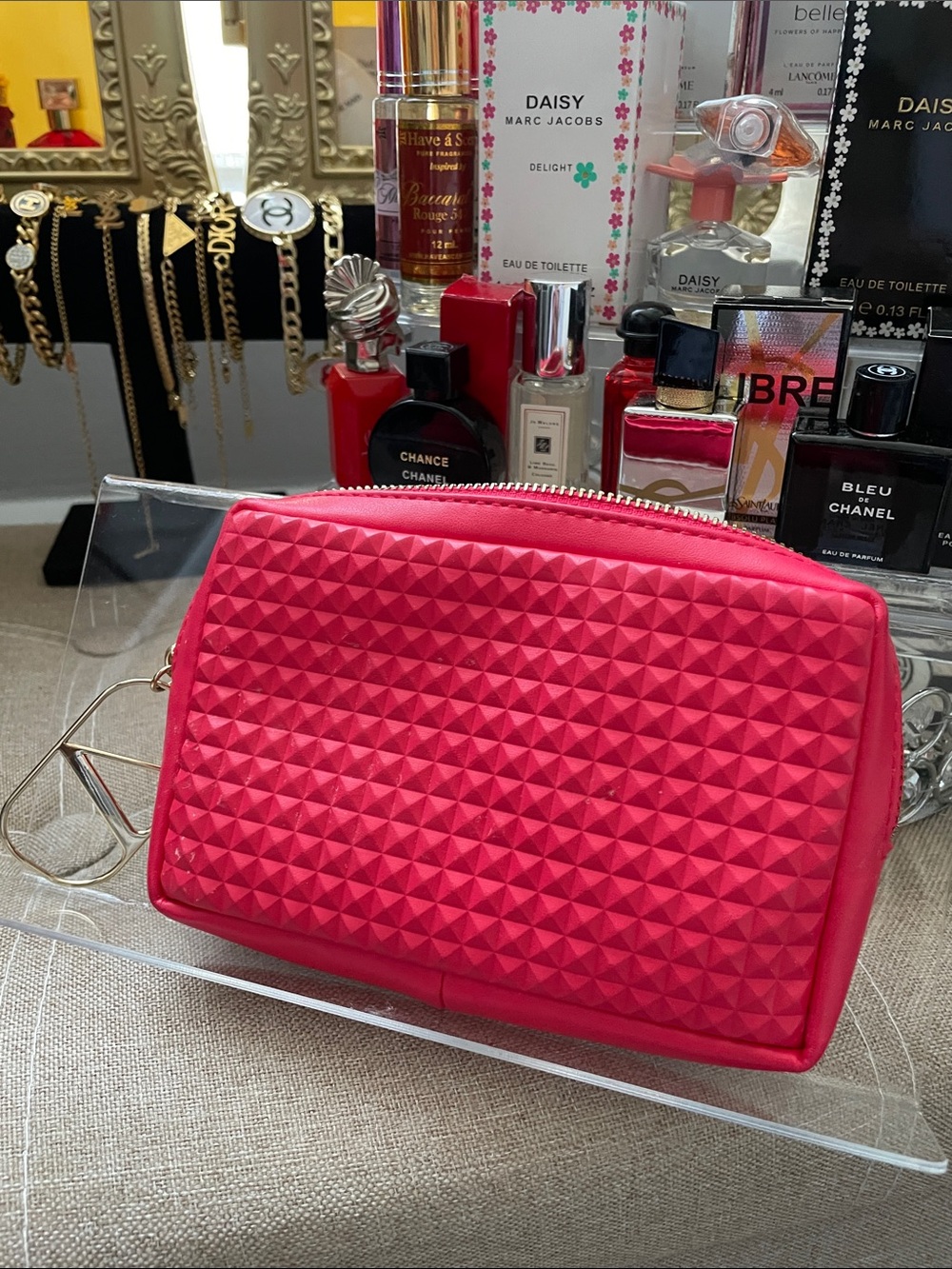 ✨Women's Textured Pink Cosmetic Clutch - Fashionable Everyday Bag✨Like New